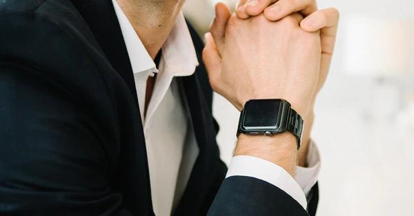 ¿Es apropiado usar tu Apple Watch en el matri?